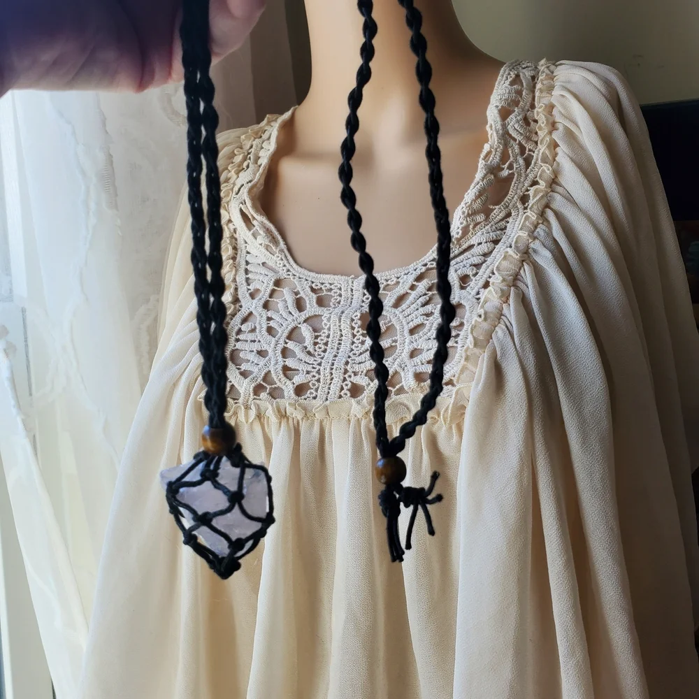 💎$3 WITH BUNDLE💎Caged Rose Quartz Necklace